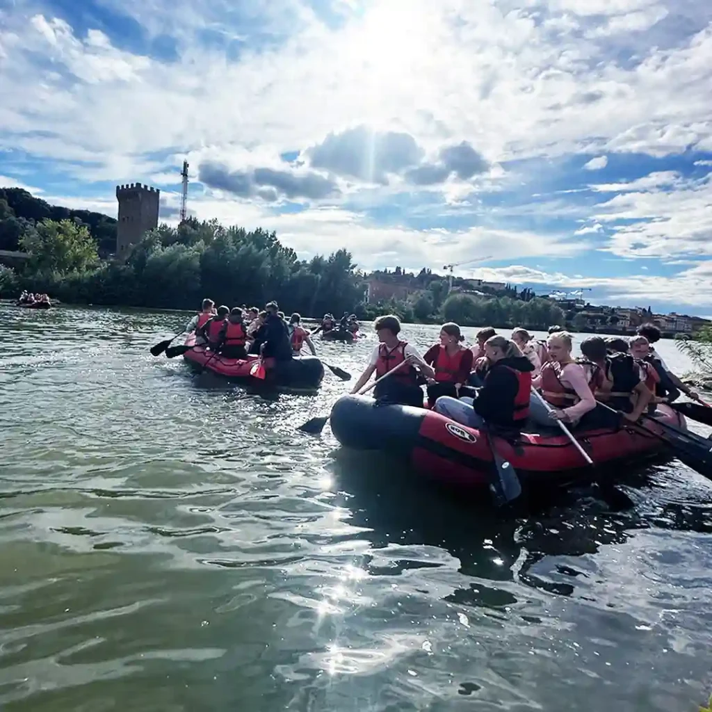 Scopri l'emozione del rafting sul fiume Serchio, un'esperienza indimenticabile adatta a famiglie e principianti!INFORMAZIONI 	Periodo tutto l'anno 	Difficoltà adatto a tutti 	Ragazzi dai 4 anni 	Cancellazione gratuita Cancella fino a 48 ore prima per ricevere un rimborso completo 	Prenota ora Richiedi la disponibilità e prenota comodamente 	Durata 2.5 ore Verifica la disponibilità per visualizzare gli orari di inizio 	Guida: Italiano - Inglese