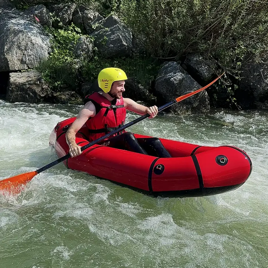 Scopri il Packraft: L'Avventura Outdoor Perfetta in Toscana!INFORMAZIONI 	Periodo tutto l'anno 	Difficoltà base/intermedio 	Ragazzi dai 16 anni 	Cancellazione gratuita Cancella fino a 48 ore prima per ricevere un rimborso completo 	Prenota ora Richiedi la disponibilità e prenota comodamente 	Durata 3.30 ore Verifica la disponibilità per visualizzare gli orari di inizio 	Guida: Italiano - Inglese