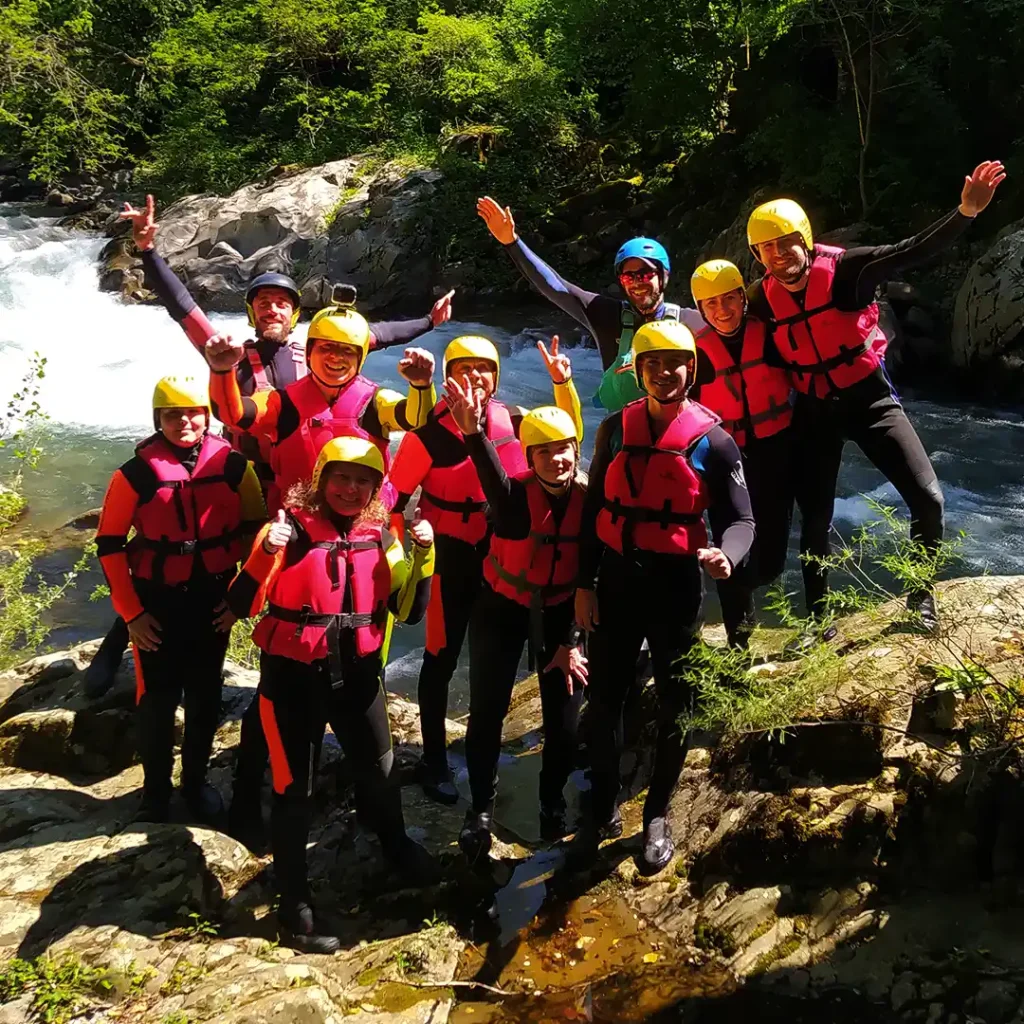 Vivi l'Avventura di Rafting più Emozionante della Toscana sul Torrente Lima!INFORMAZIONI 	Periodo dal 1 novembre al 31 maggio 	Difficoltà Base/Intermedio 	Ragazzi bambini altezza minima 110 cm 	Cancellazione gratuita Cancella fino a 48 ore prima per ricevere un rimborso completo 	Prenota ora Richiedi la disponibilità e prenota comodamente 	Durata 3.30 ore Verifica la disponibilità per visualizzare gli orari di inizio 	Guida: Italiano - Inglese